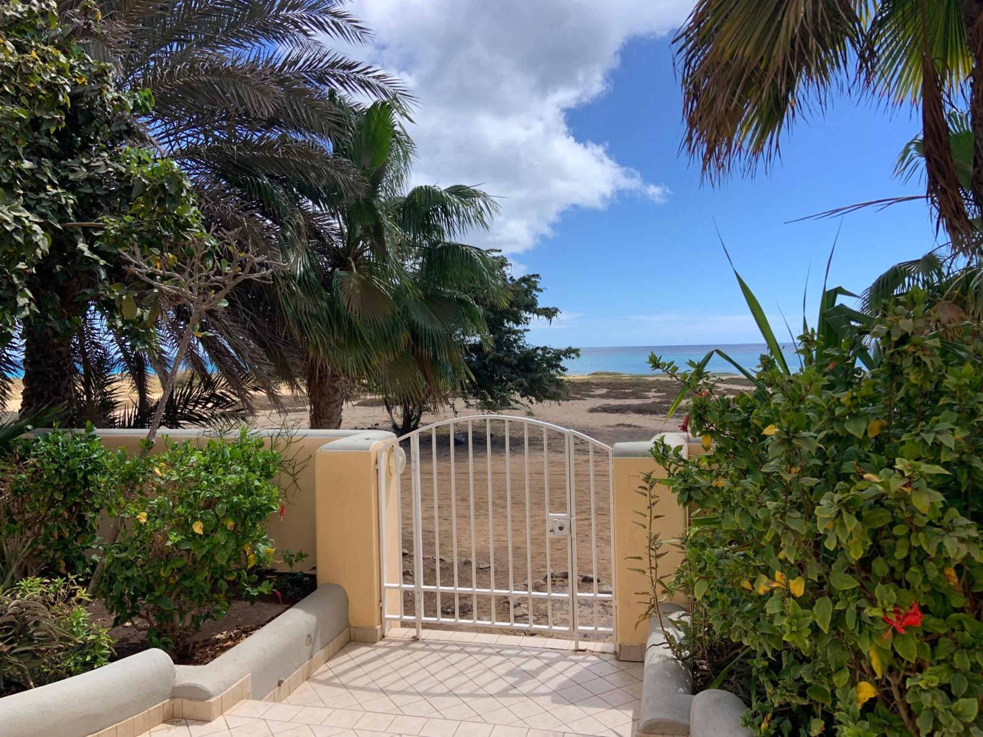 Lovely Beach Front Apartment In Santa Maria Exterior photo