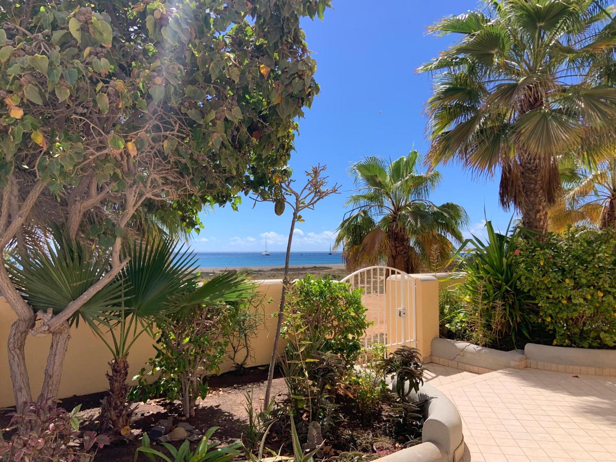 Lovely Beach Front Apartment In Santa Maria Exterior photo